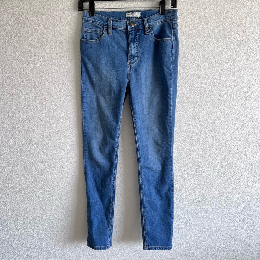 Free People Women's Medium Wash Mid Rise Skinny Jeans‎ Size 27